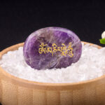 Buddha Stones Om Mani Padme Hum Amethyst Tiger Eye Palm Stone Crystal Decor 35*45mm